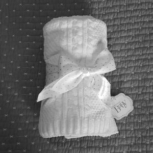 Cable knit baby blanket - white